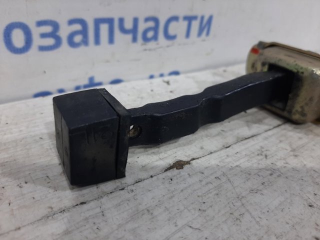 MITSUBISHI 5702A084 Ограничитель двери в наличии Киев