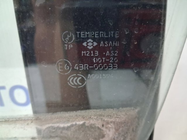 Стекло двери передней левой 5706A007 MITSUBISHI