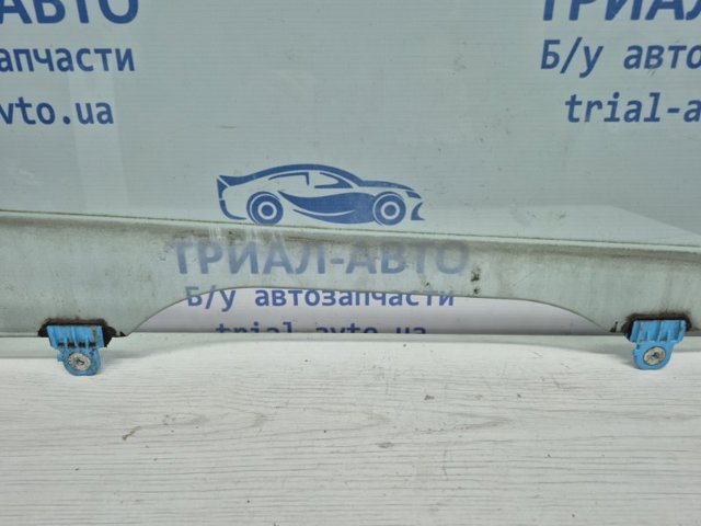 5706A584 Стекло двери передней правой купить Винница