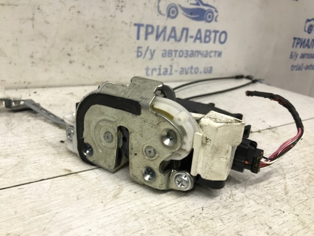 5715A392 MITSUBISHI Замок передней правой двери купить в Ужгород