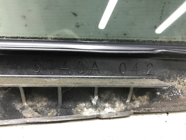 5740A018 Стекло-форточка двери задней правой купить Винница