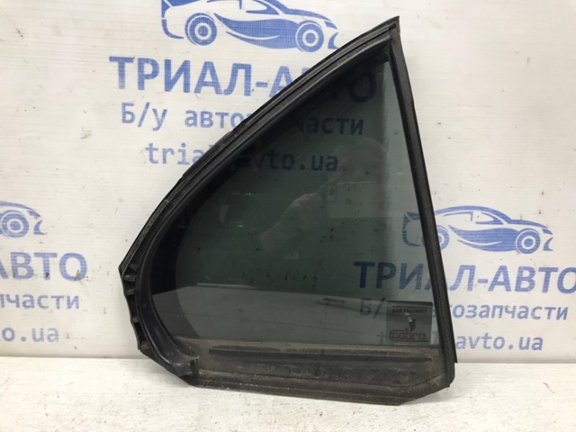 Стекло-форточка двери, задней, правой 5740A018 MITSUBISHI