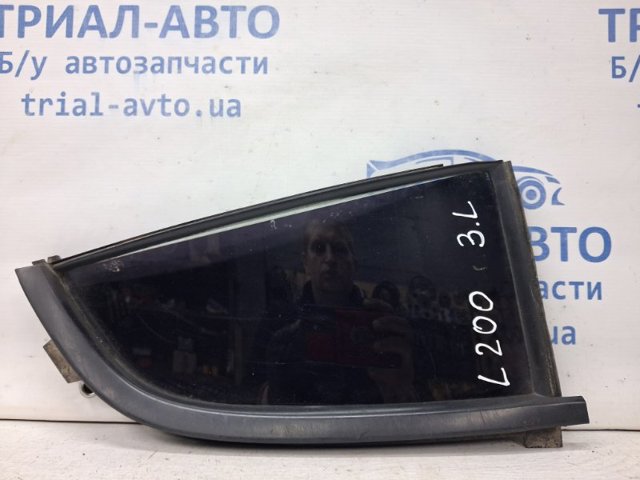 Стекло-форточка двери, задней, левой 5740A205 MITSUBISHI