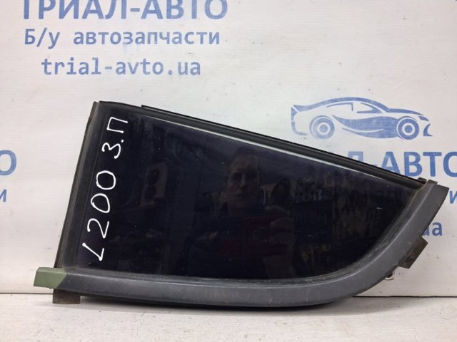 Форточка двери треугольник, задней, правой 5740A206 MITSUBISHI