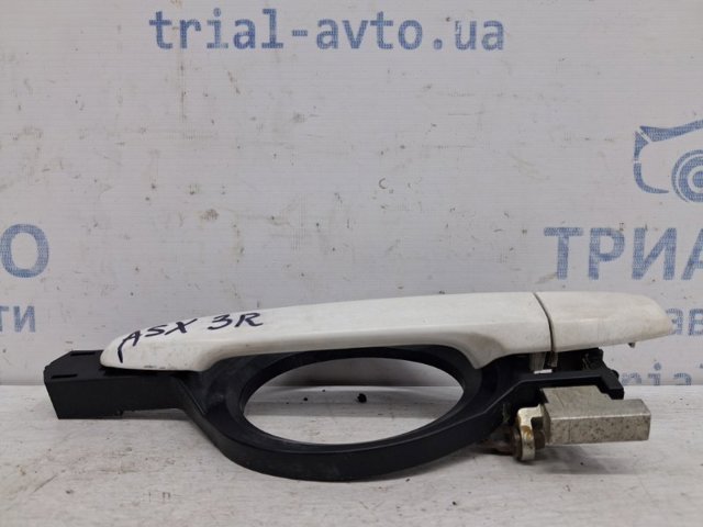 Держатель наружной ручки двери, задней левой 5746A087 MITSUBISHI