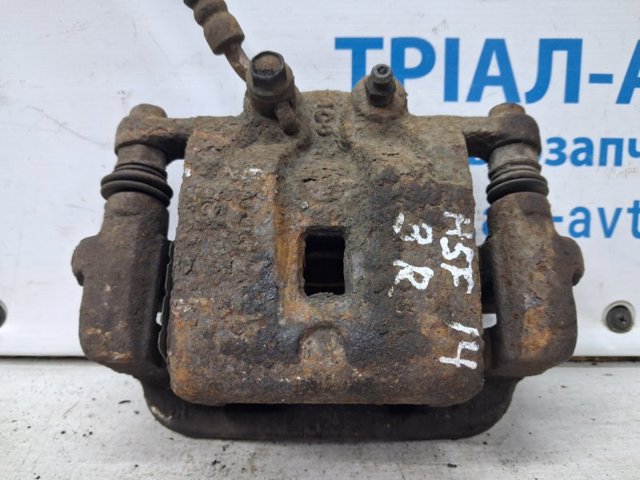 Задний правый суппорт 582302W700 HYUNDAI