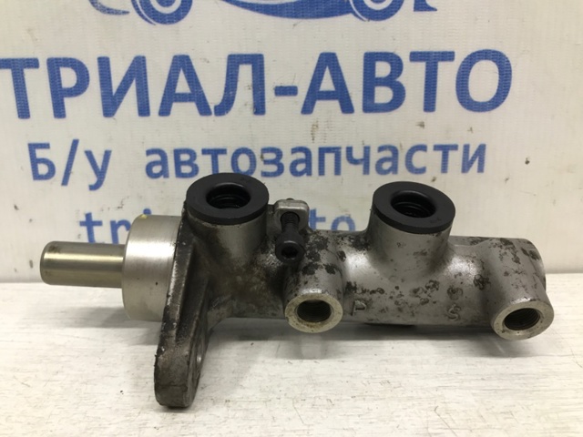 Цилиндр главный тормоза (гидротормозов) 585102B300 HYUNDAI