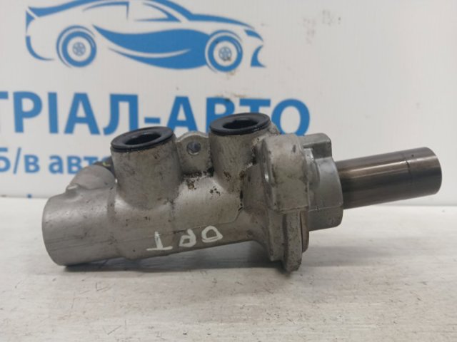 Цилиндр главный тормоза (гидротормозов) 585102T200 HYUNDAI