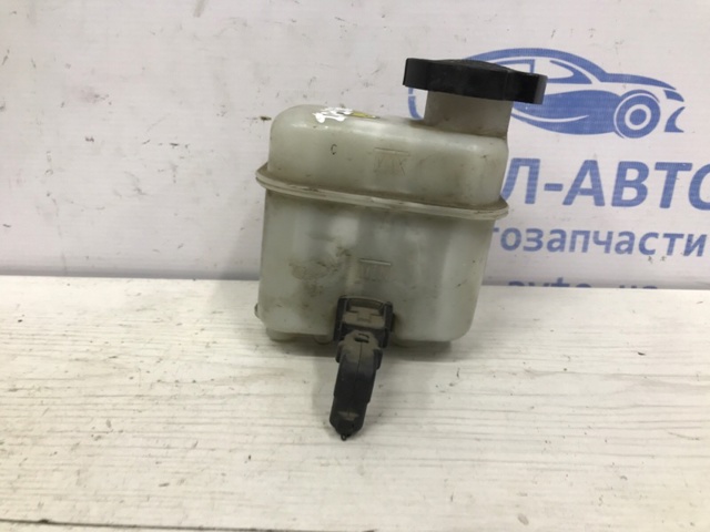 Бачок главного тормозного цилиндра 585112B500 HYUNDAI