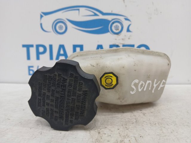 Бачок главного тормозного цилиндра 585113Q400 HYUNDAI