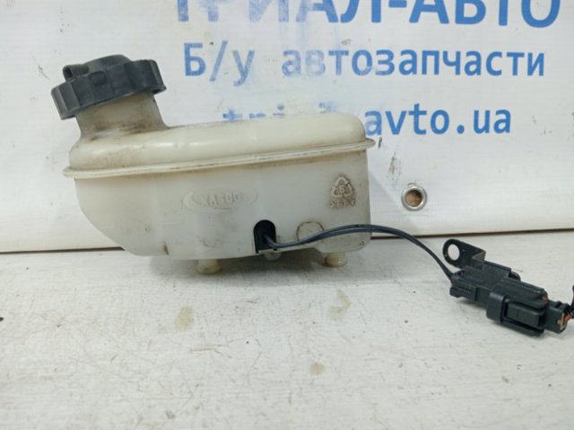 Бачок главного тормозного цилиндра (тормозной жидкости) 585293E150 HYUNDAI