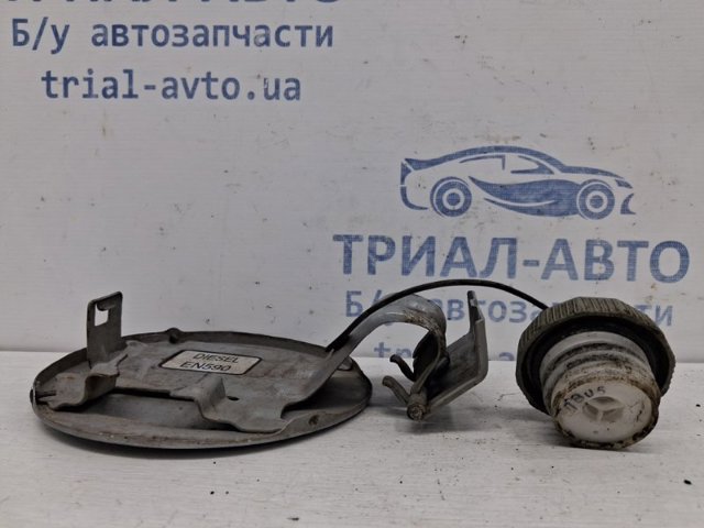 MITSUBISHI 5940A031 Лючок бензобака в наличии Львов