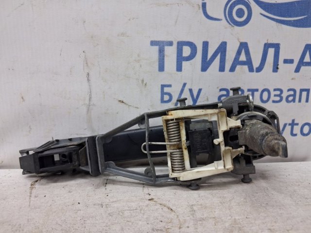5J0837885B Держатель наружной ручки двери передней левой купить Кривой Рог