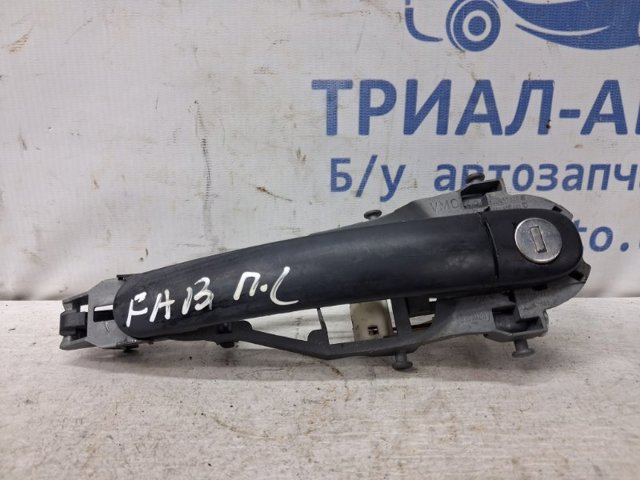 Держатель наружной ручки двери, передней левой 5J0837885B VAG