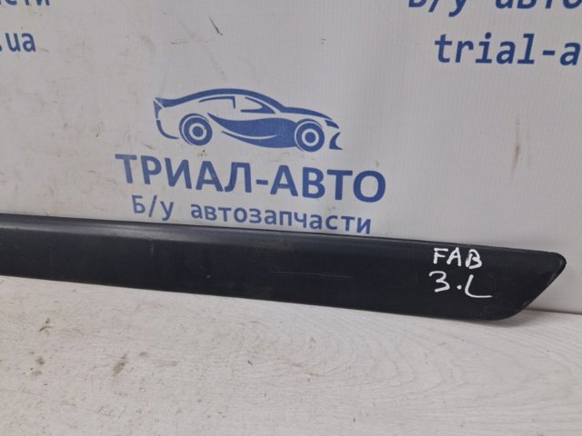 Молдинг задней левой двери 5J08537539B9 VAG