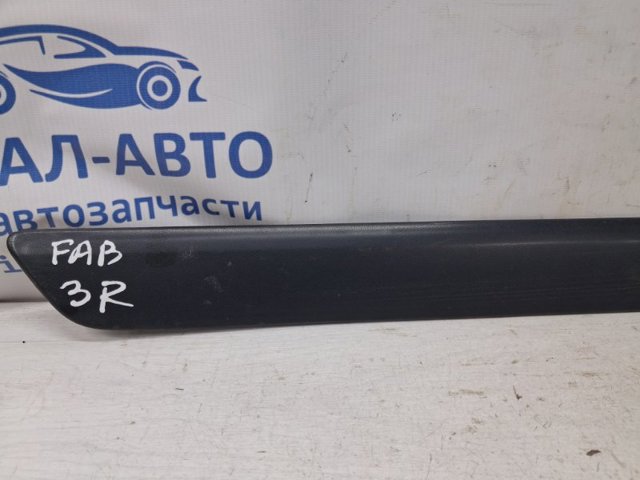 Молдинг двери задней правой 5J08537549B9 VAG