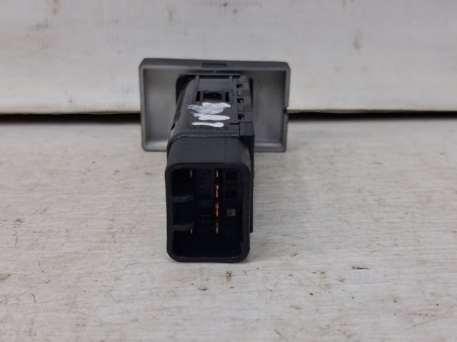 HYUNDAI 621W05010 Кнопка включения обогрева сиденья в наличии Харьков