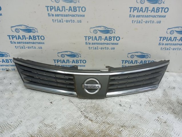 Решетка радиатора Nissan Tiida