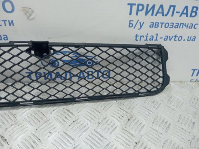 6400A827 MITSUBISHI Решетка бампера переднего центральная купить в Ужгород