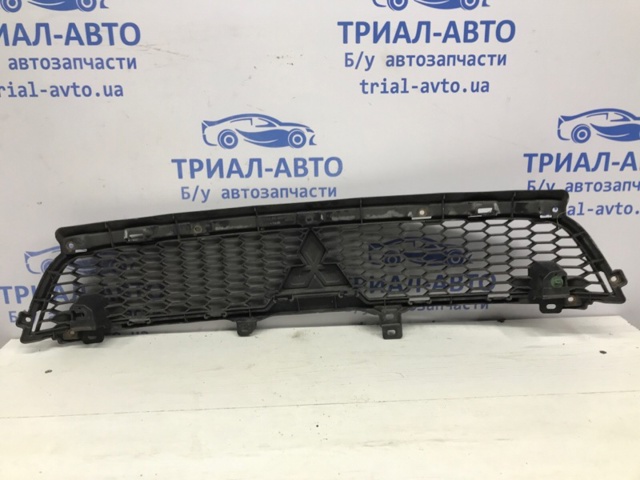 Решетка переднего бампера, верхняя 6402A198 MITSUBISHI
