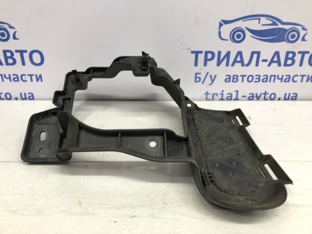 MITSUBISHI 6405A171 Кронштейн крепления противотуманной фары левой в наличии Чернигов