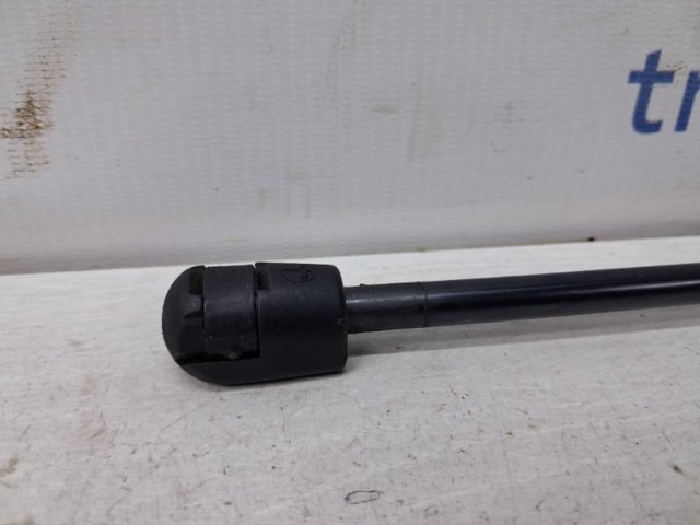 Стойка капота правая 654703JA0A NISSAN