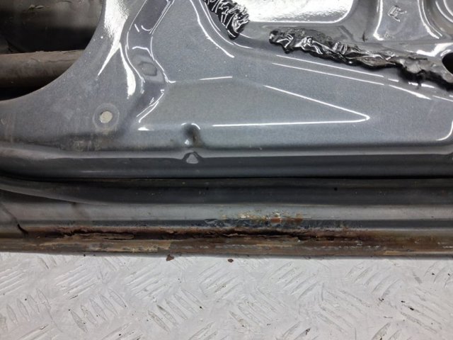Пассажирская передняя дверь 6700105050 TOYOTA