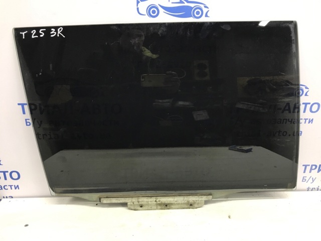 Стекло задней правой двери 6810305120 TOYOTA