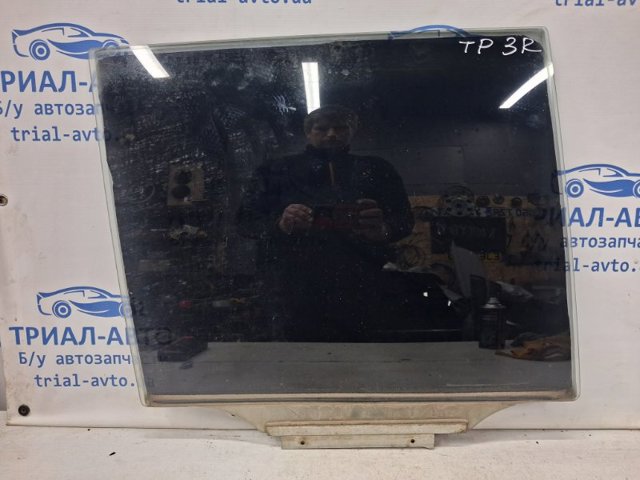 Стекло задней правой двери 6811360211 TOYOTA