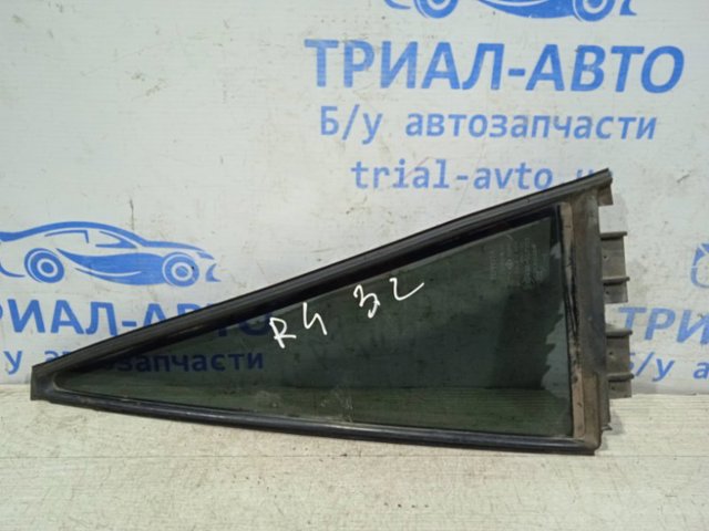 Форточка двери треугольник, задней, левой 6812442130 TOYOTA