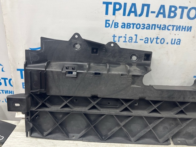 68203073AA CHRYSLER Верхний дефлектор радиатора купить в Кривой Рог