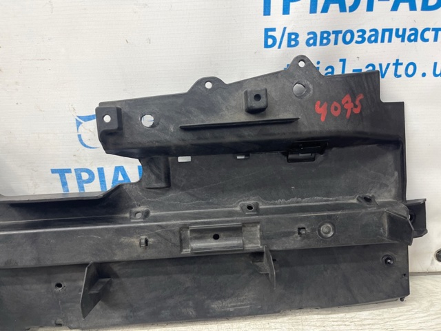 68203073AA Воздуховод (дефлектор) радиатора верхний купить Николаев