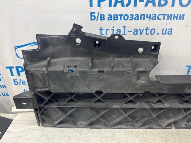 CHRYSLER 68203073AA Верхний дефлектор радиатора в наличии Украина