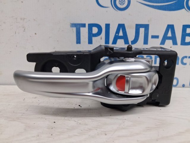 Ручка двери правой внутренняя передняя/задняя 68227250AA CHRYSLER