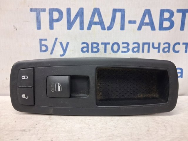 Кнопки переднего правого стеклоподъемника 68268251AC CHRYSLER