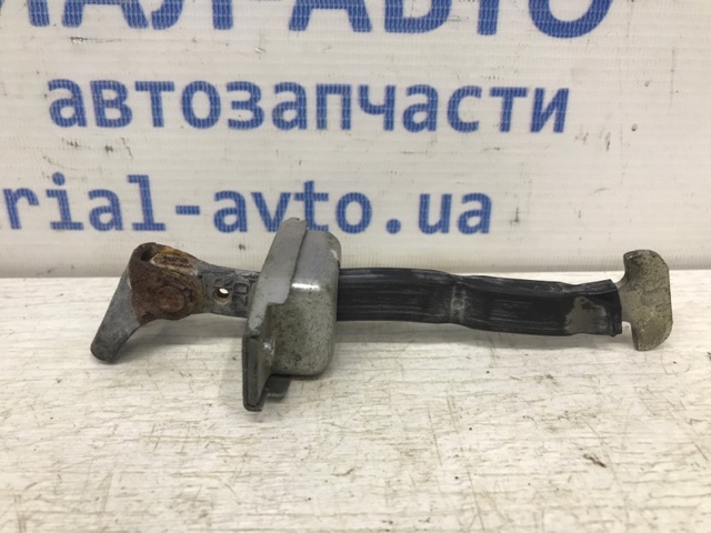 Ограничитель открывания двери, передний правый 6861042020 TOYOTA