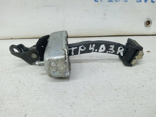 Ограничитель открывания двери, задний правый 6863060100 TOYOTA