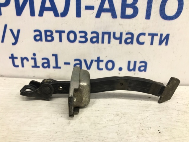 Ограничитель открывания двери, задний левый 6864042030 TOYOTA