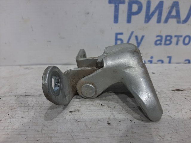 Дверной шарнир задний правый 6875020121 TOYOTA