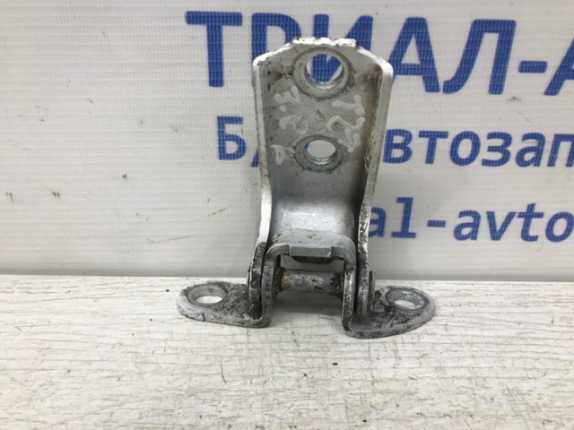 TOYOTA 687700H010 Петля двери задней правой в наличии Киев