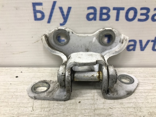 Дверной шарнир задний правый 687700H010 TOYOTA