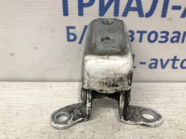 TOYOTA 687700H010 Петля двери задней правой в наличии Житомир