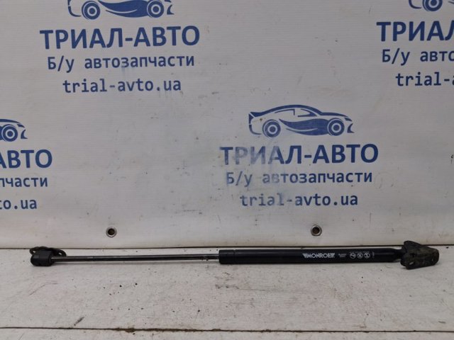 Амортизатор крышки багажника 689500E021 TOYOTA