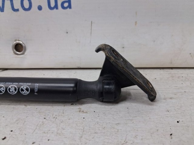689600E021 TOYOTA Амортизатор багажника купить в Львов