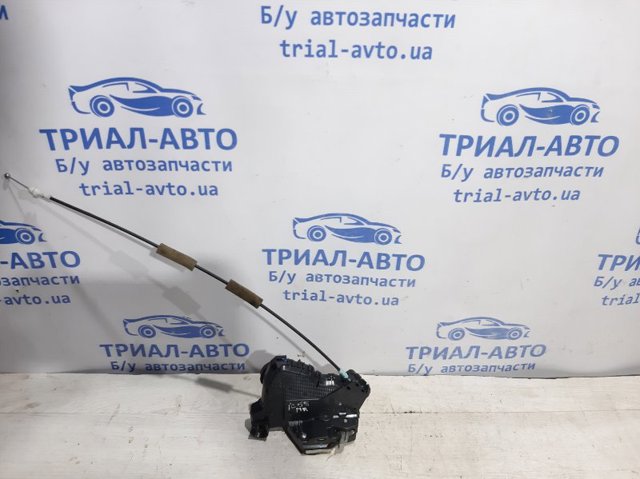 Замок передней пассажирской двери 690300C050 TOYOTA