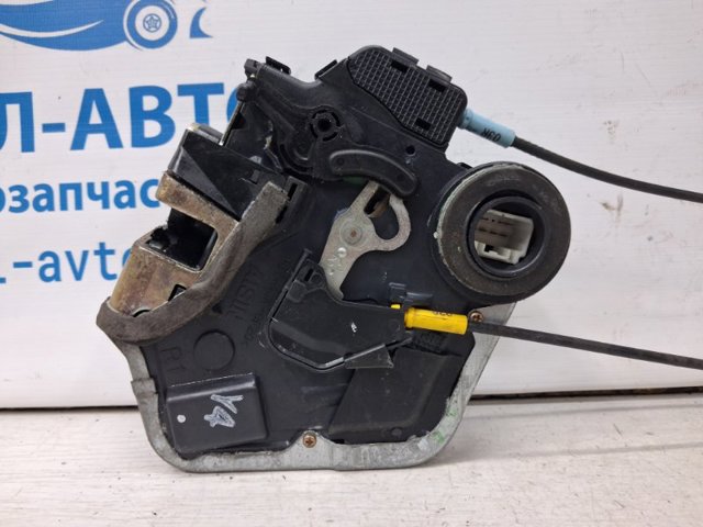 TOYOTA 6905033071 Замок двери задней правой в наличии Житомир