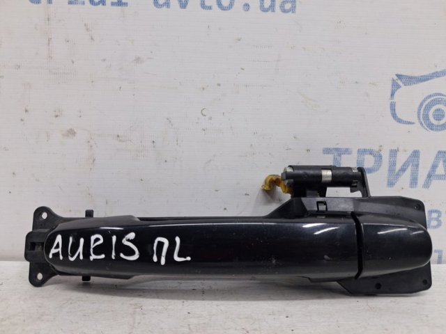 Держатель наружной ручки двери, передней левой 692020D010 TOYOTA