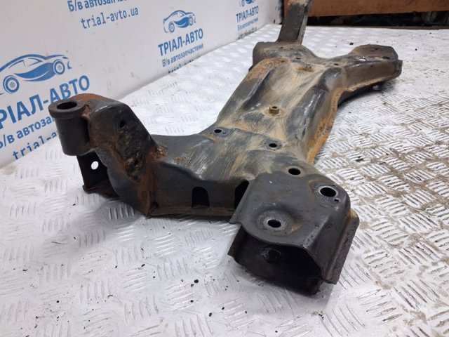 Балка крепления коробки передач 6R0199315G VAG