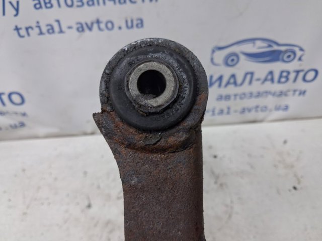 Левый рычаг передней нижней подвески 6R0407151 VAG