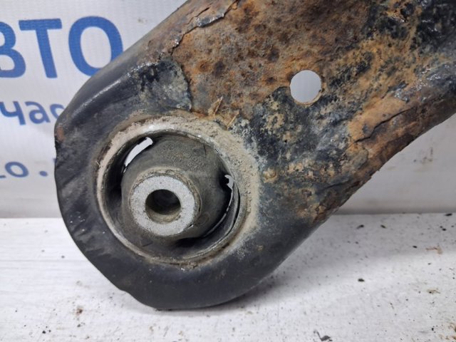 Передний нижний рычаг 6R0407152 VAG